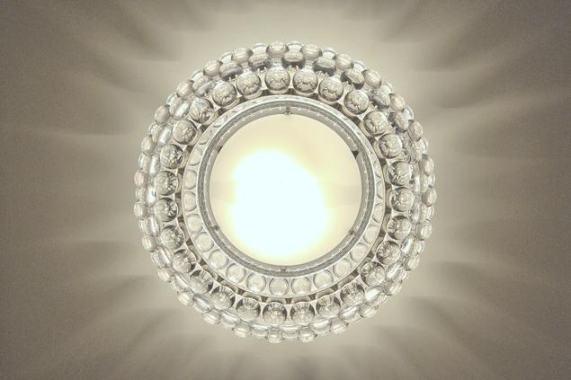 Elegancka aranżacja małej łazienki – styl klasyczny