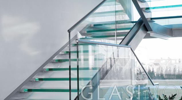 Szklane schody – piękno i bezpieczeństwo w Twoim domu